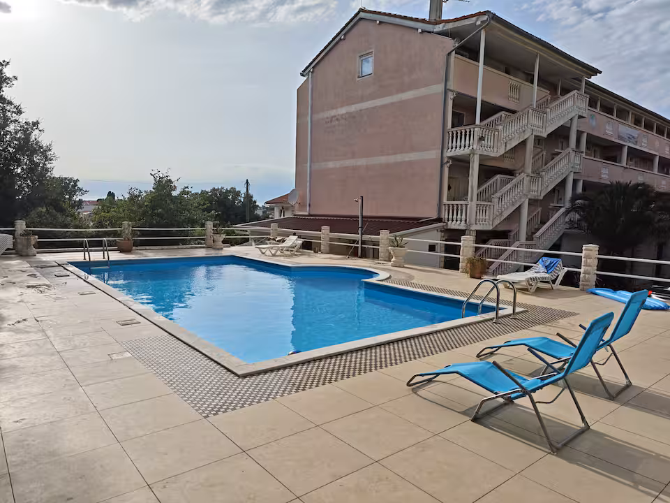 Predivna-villa-s-bazenom